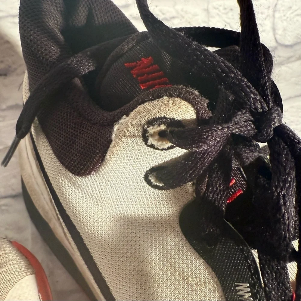 Nike White and Black Athletic Shoes - Picture 6 of 10